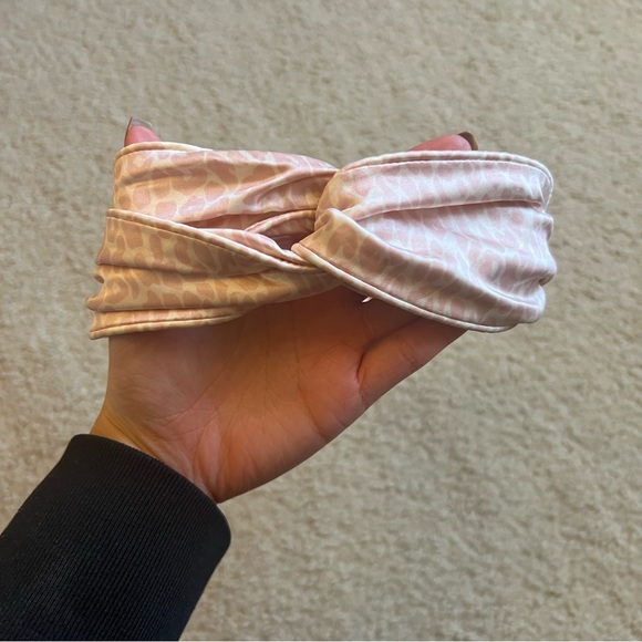 SLIP Pure Silk Twist Headband PINK + WHITE LEOPARD 1 piece - Picture 3 of 5